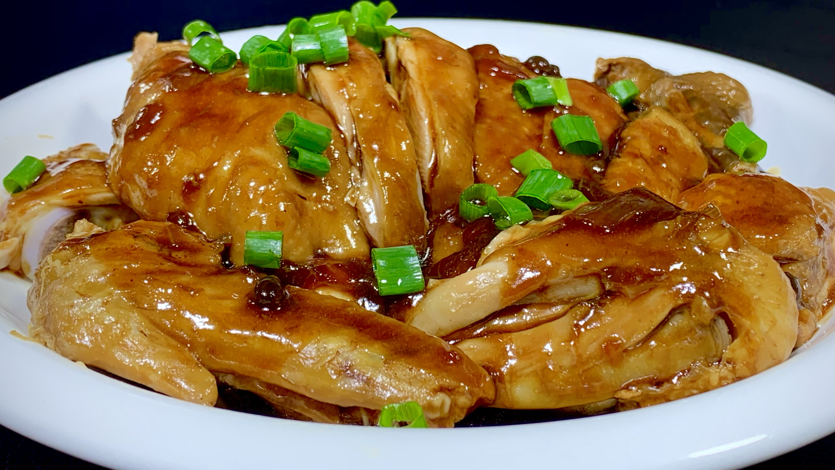 广东人懒人版的“豉油鸡”做法，香味浓郁，色泽鲜艳，美味