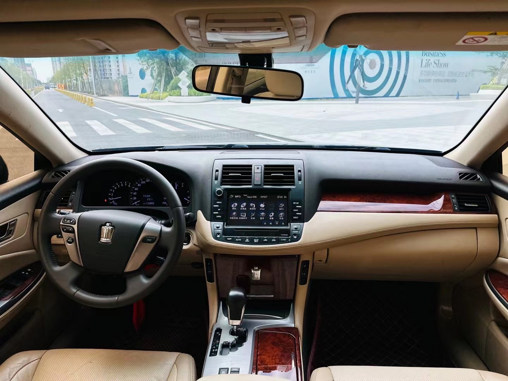 2014年上牌  第13代半大嘴皇冠2.5v6 真皮天窗版.