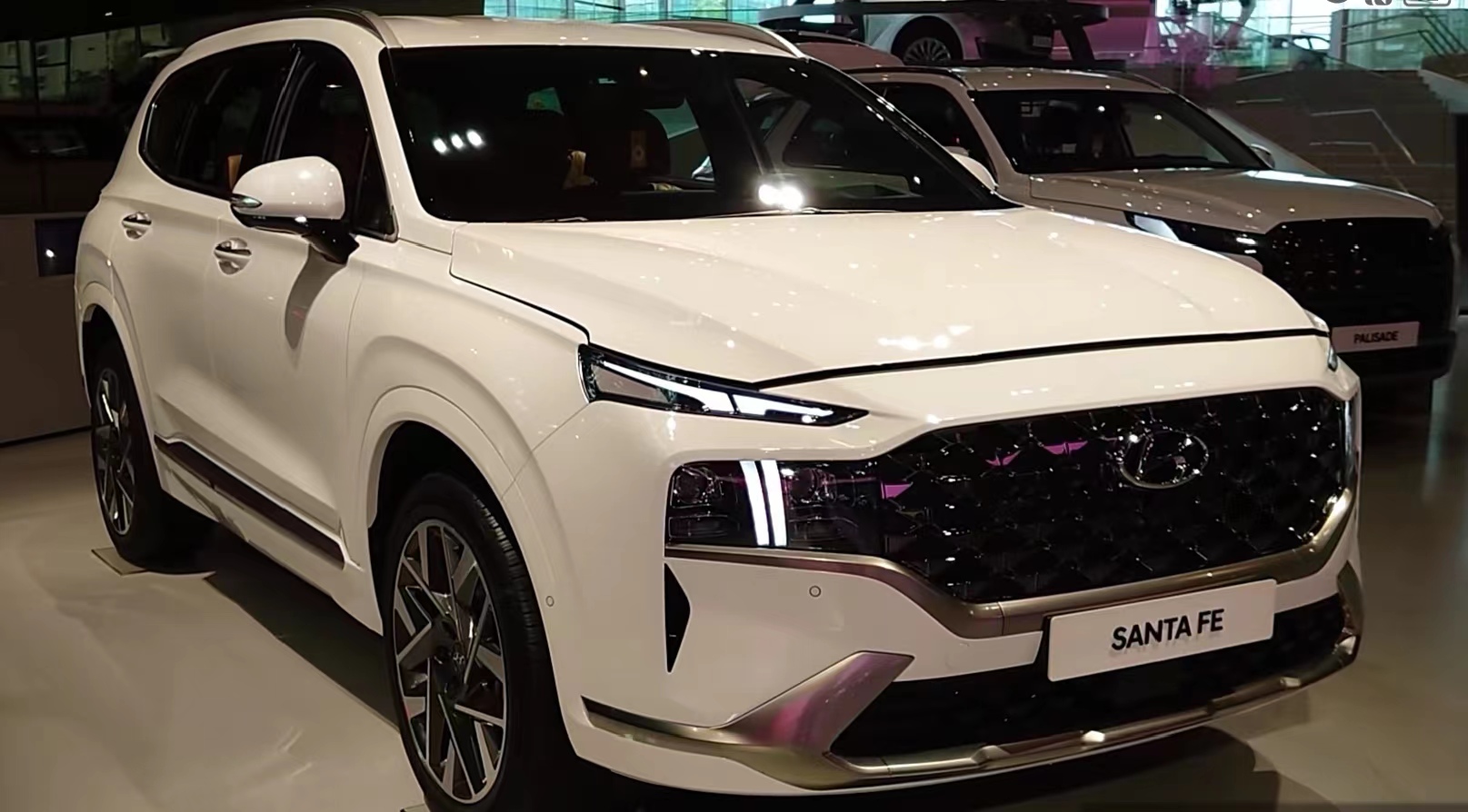 2023款现代圣达菲来袭,2.2t柴油 8dct 四驱,气场不输比亚迪唐!