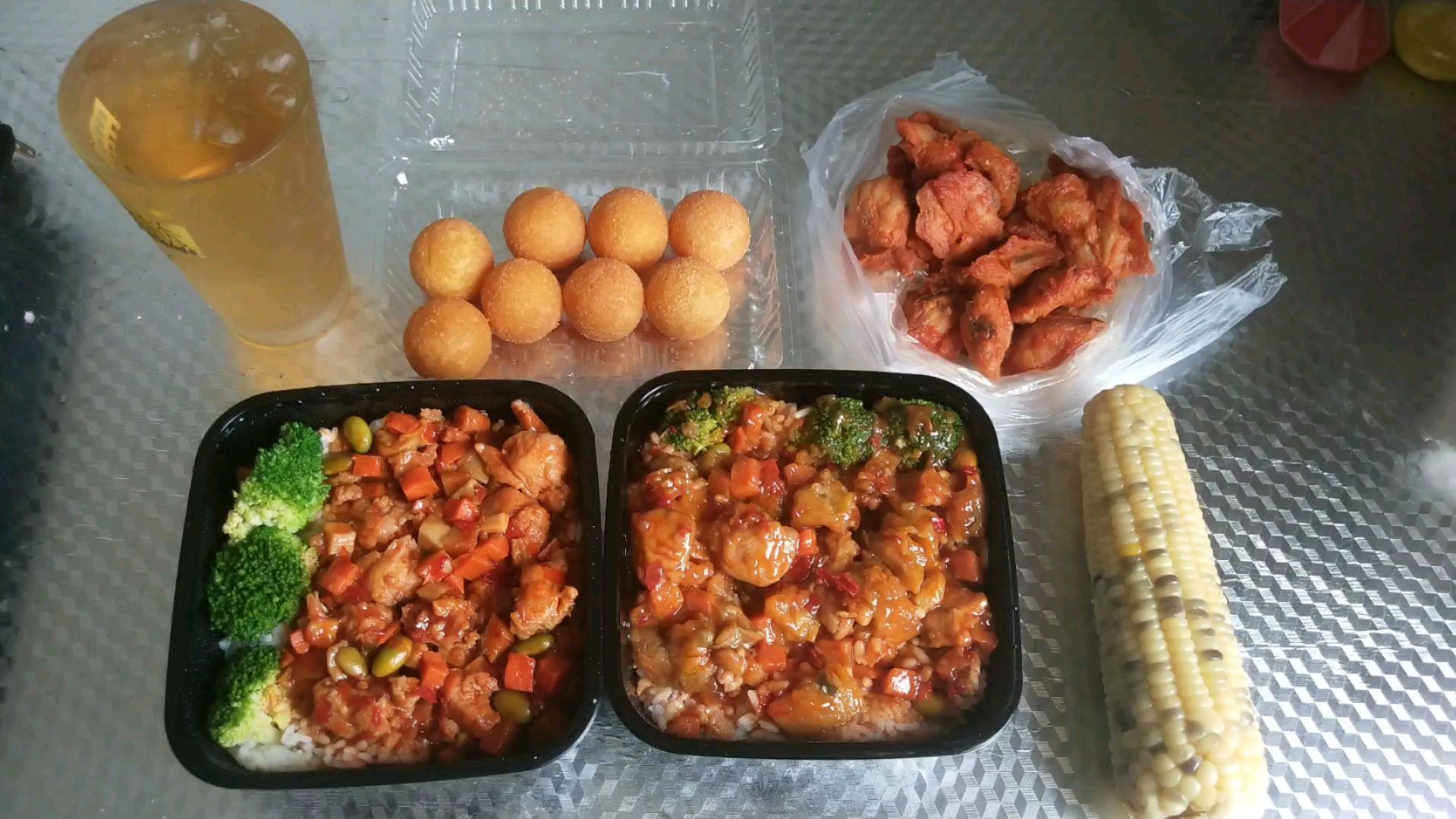 茄子肉丁,宫保鸡丁盖饭,市卖的盖饭居然这么香!爱了,爱了!