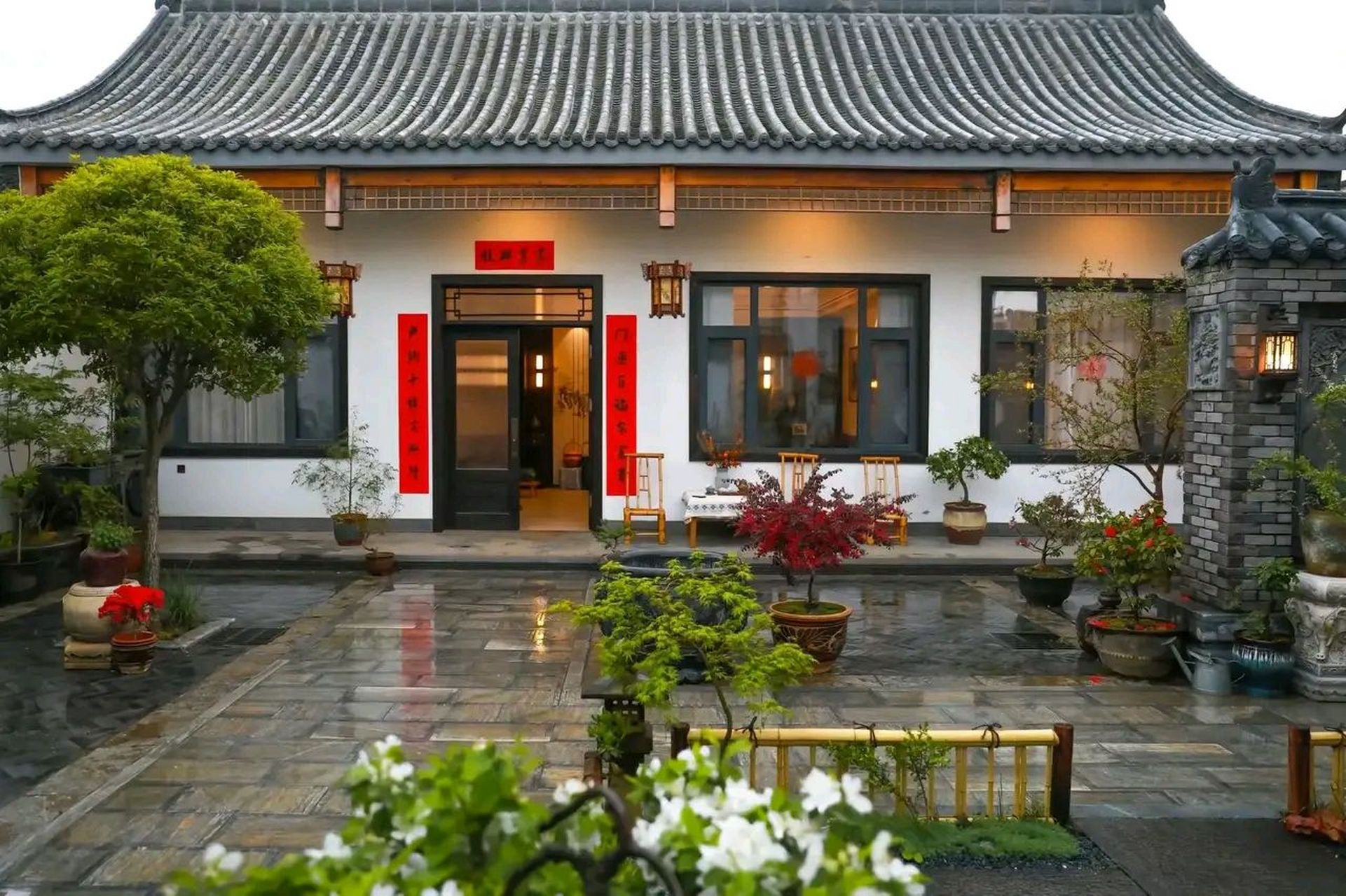 在农村修的老房子有个小院,每次回去烦恼都会被治愈.