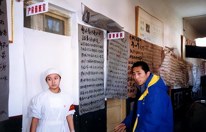 48岁苏岩近照苍老得快要认不出了,现在居然和老公前妻处成朋友