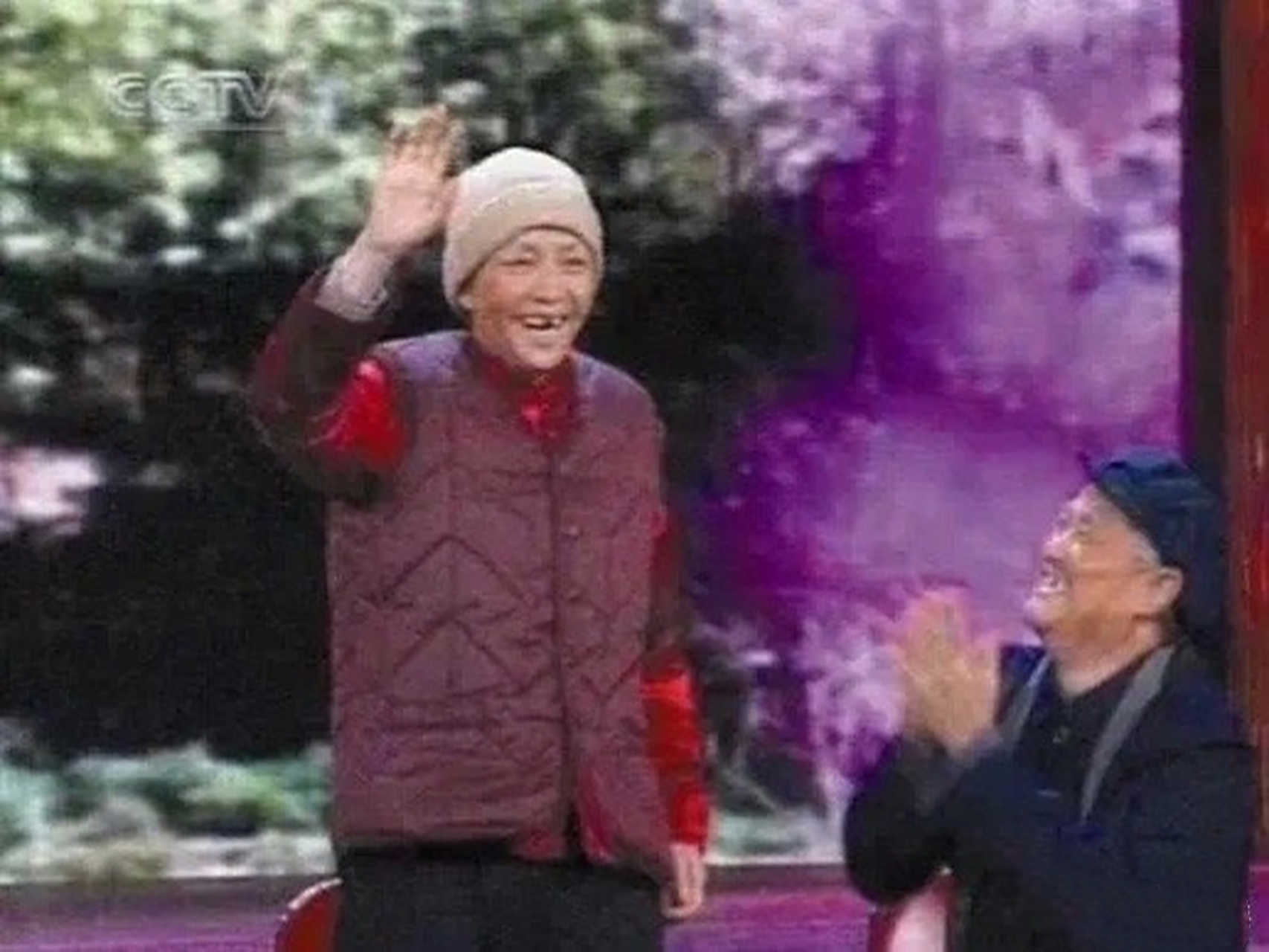 现在的时尚我又不懂了,这不就是春晚上宋丹丹老师的白云大妈那身衣服