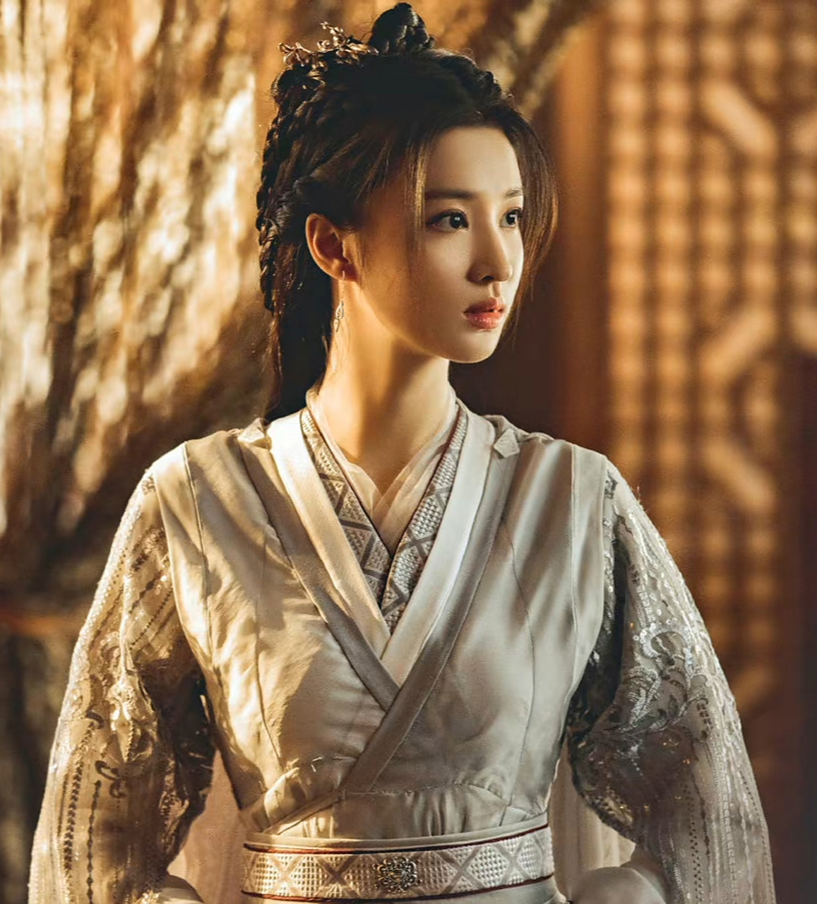 刘楚然采访视频里说今年《玉骨遥》就要播出了,虽然之前一直传出这样