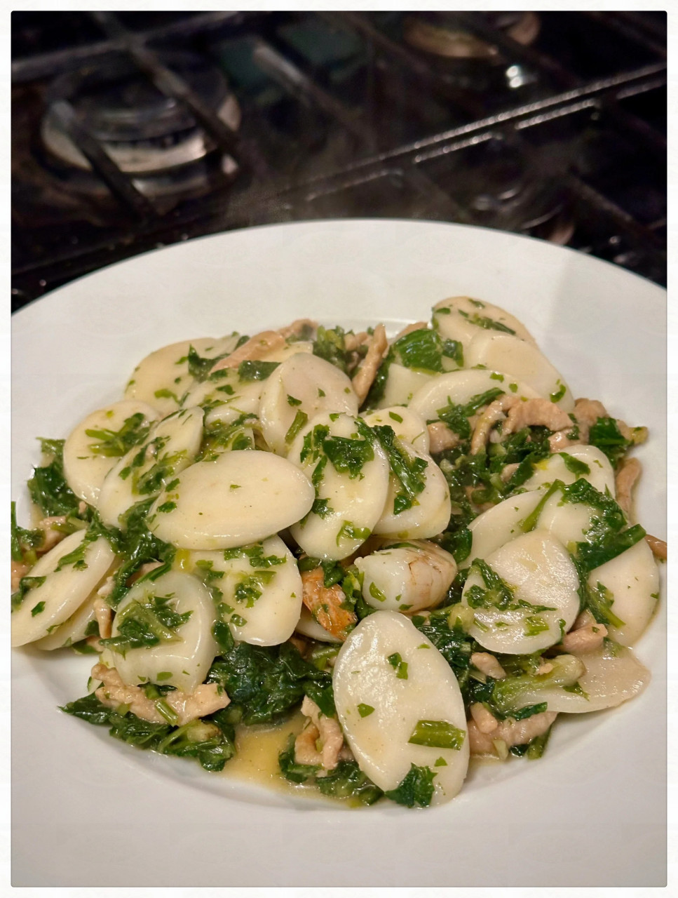 荠菜肉丝炒年糕在海外做出鲜灵灵家乡味  在美国,终于有人成功地还原