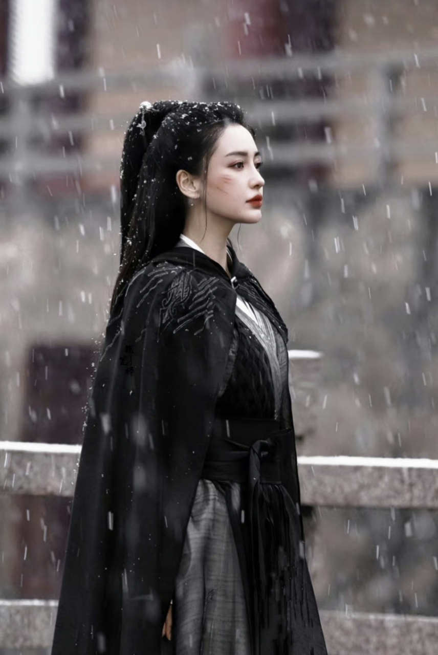 《尘缘》张殷殷要大杀四方戏份,因为baby的微笑唇气氛全毁了,可怜化妆