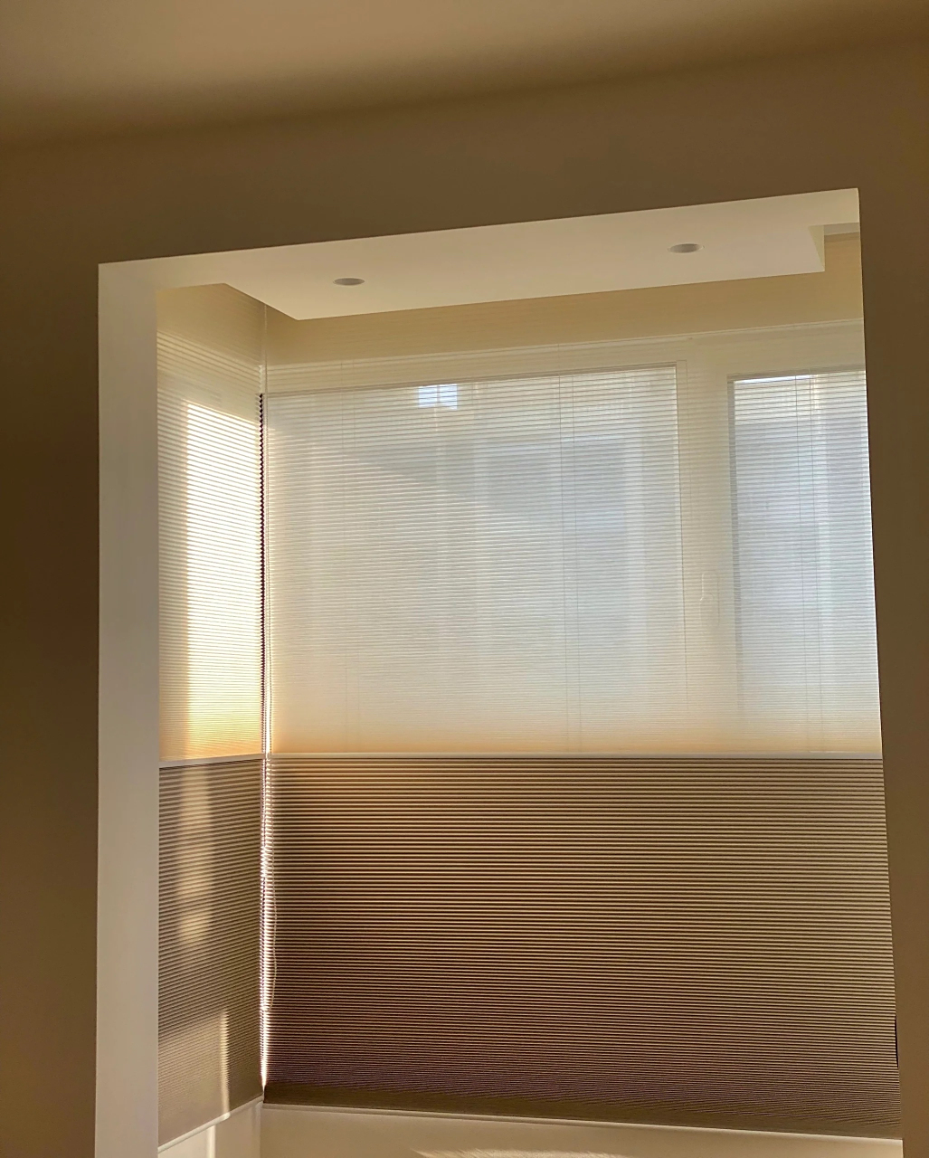 最美日夜蜂巢帘,年度幸福感好物  一直都对日夜帘情有独钟 但是对窗户