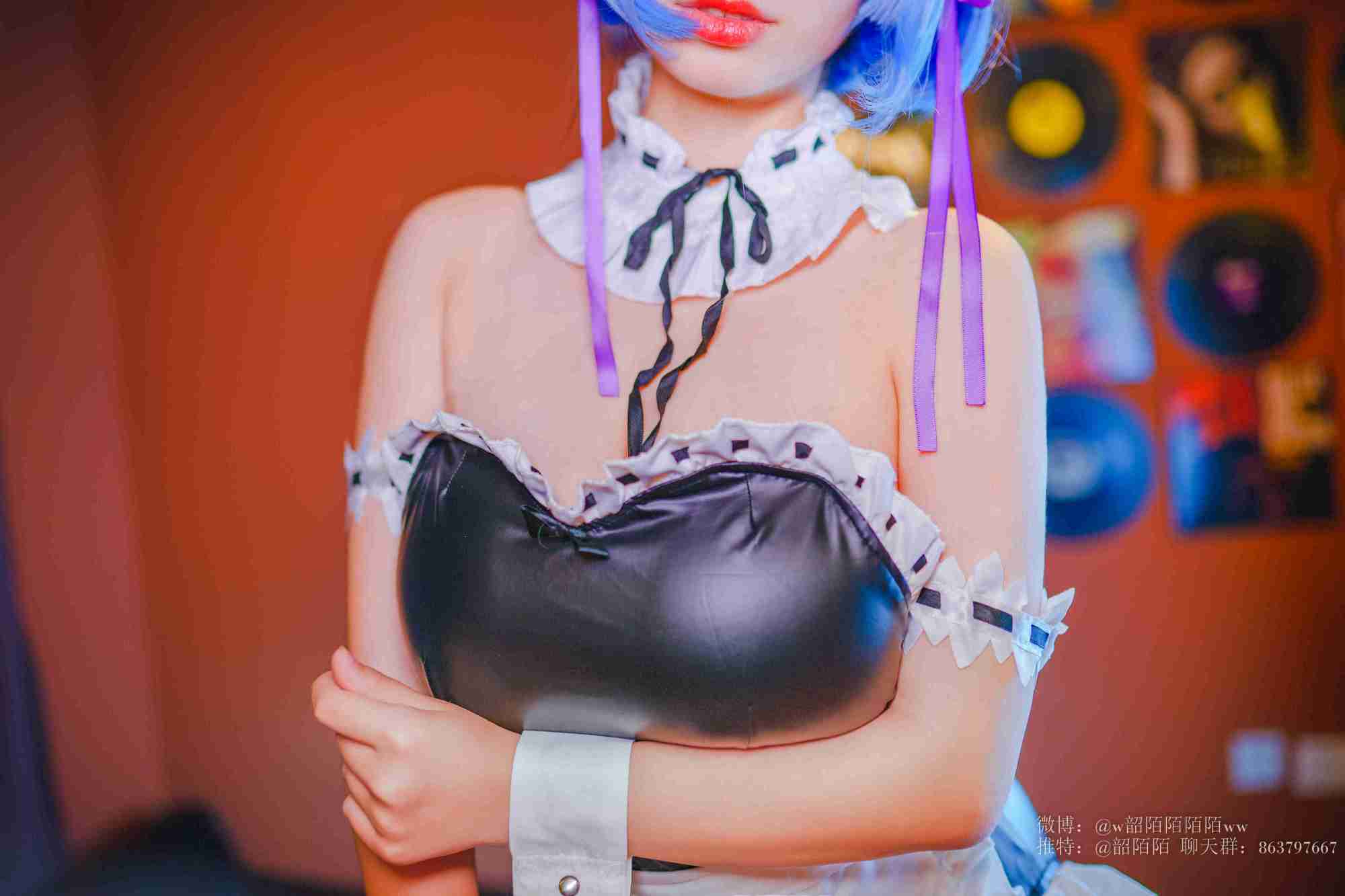 韶陌陌cos图片资源欣赏,酒吧里的美貌雷姆少女 韶陌陌cos图片资源欣赏,酒吧里的美貌雷姆少女