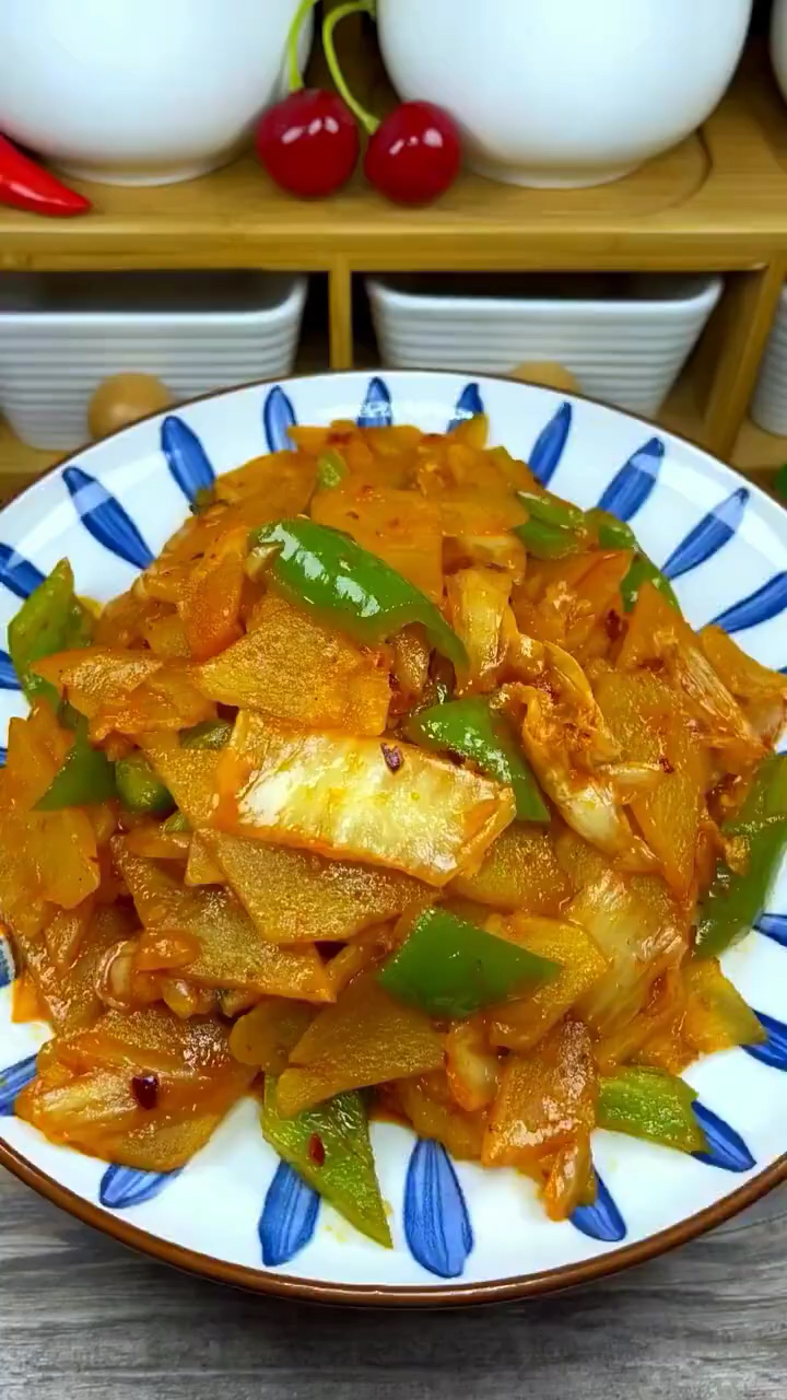 辣白菜炒土豆片,这菜太费饭了