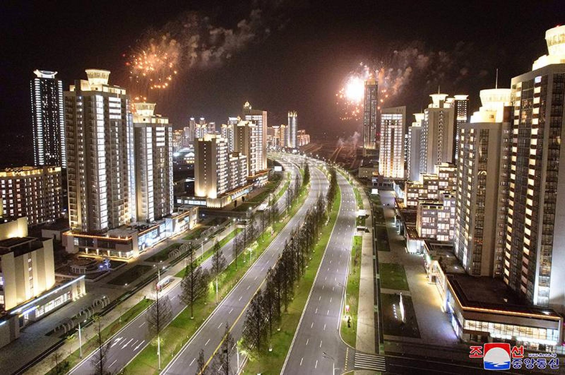 朝鲜城市夜景图片