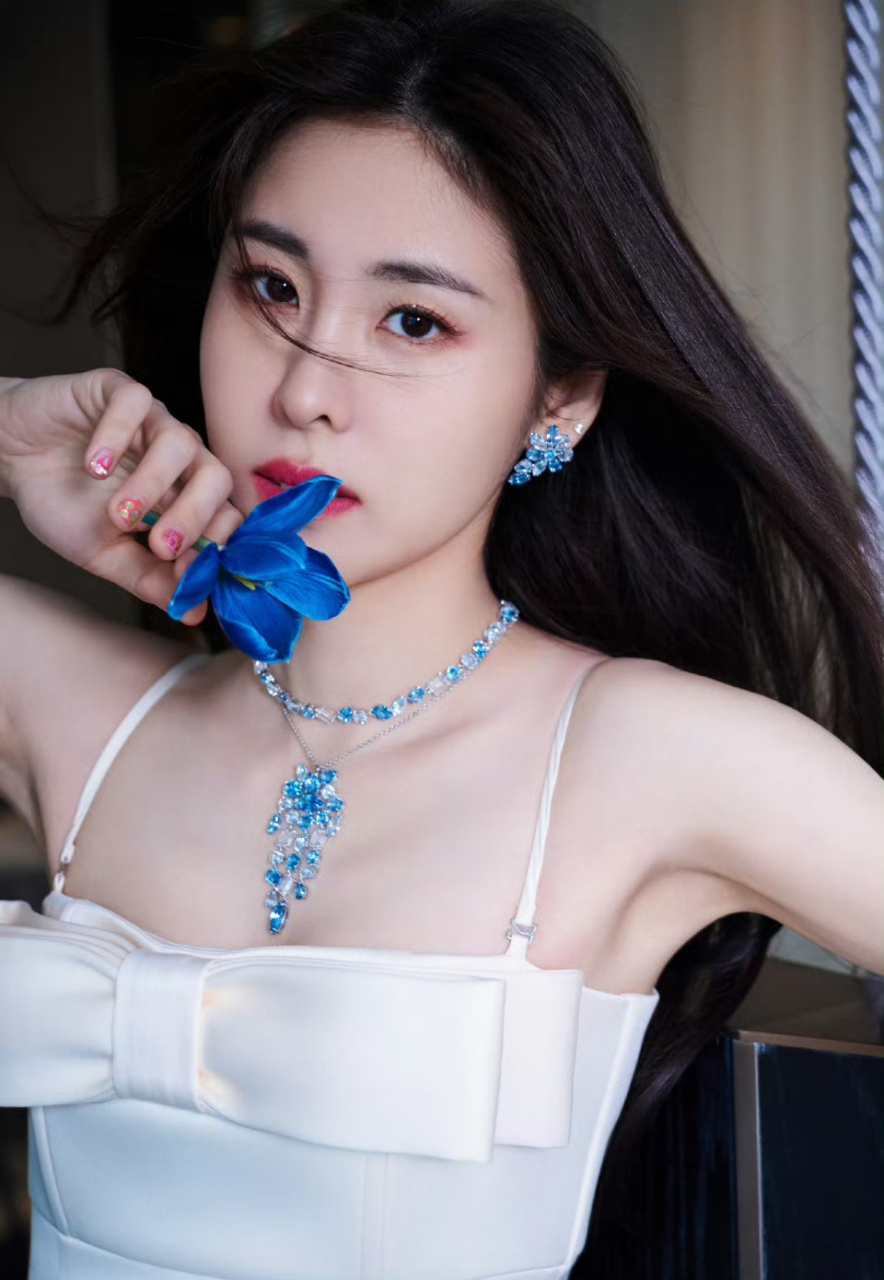 张碧晨的身材和颜值都相当出色.