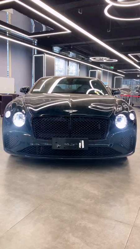 2021宾利欧陆gt,两门轿跑,颜色相当漂亮!-度小视