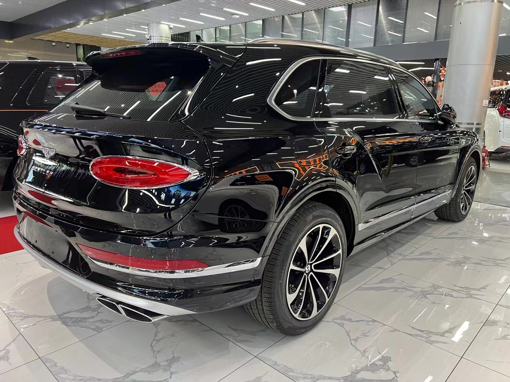 国六排放宾利添越加长版4.0v8