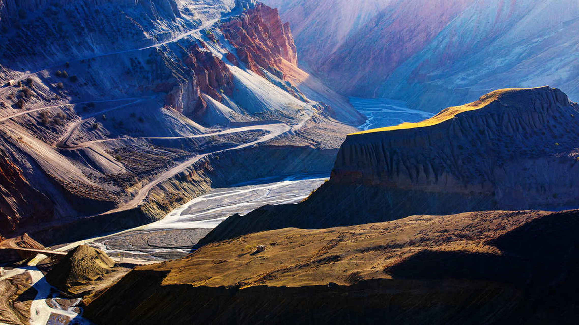 安集海大峡谷的美,让人觉得震撼#旅行# #旅游# #暖冬好物大赏