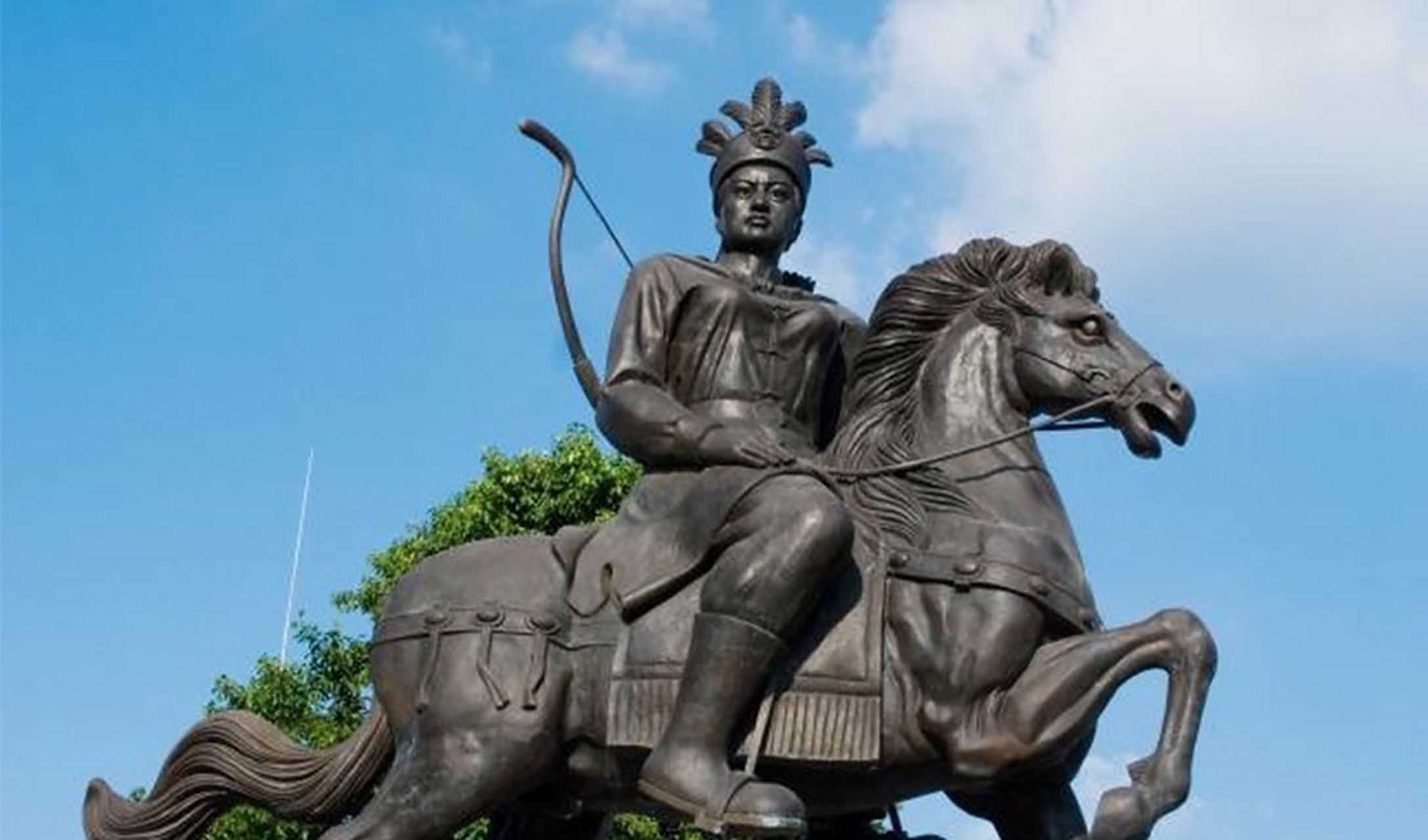 548年,高州刺史李迁仕欲起兵作乱,冼夫人建议夫君冯宝按兵不动,并由她