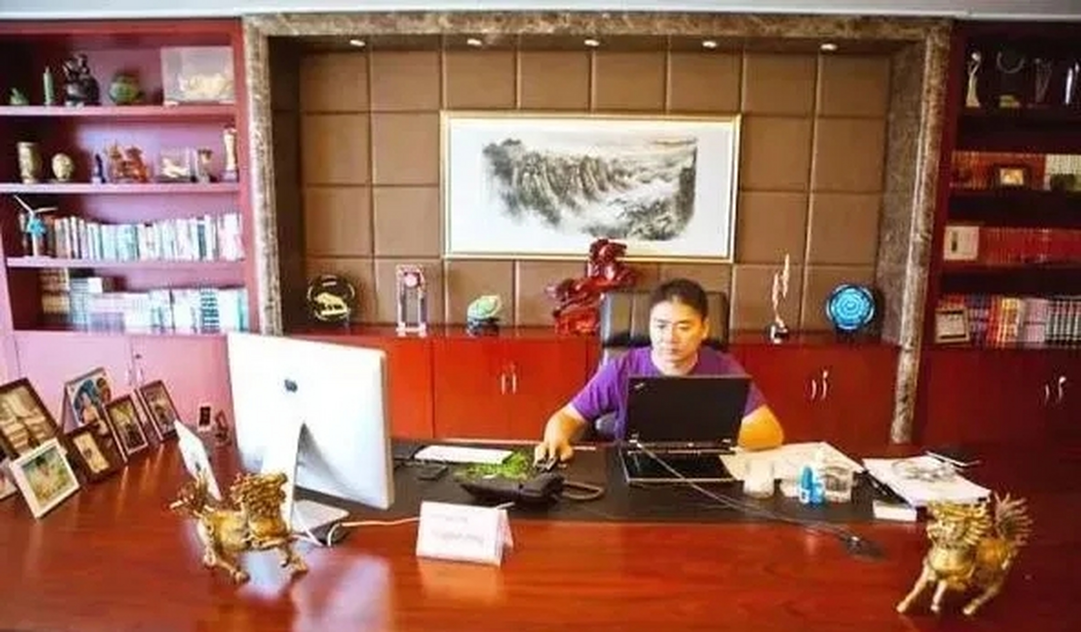 【大佬办公室】事实再次证明:空间太大不聚财!