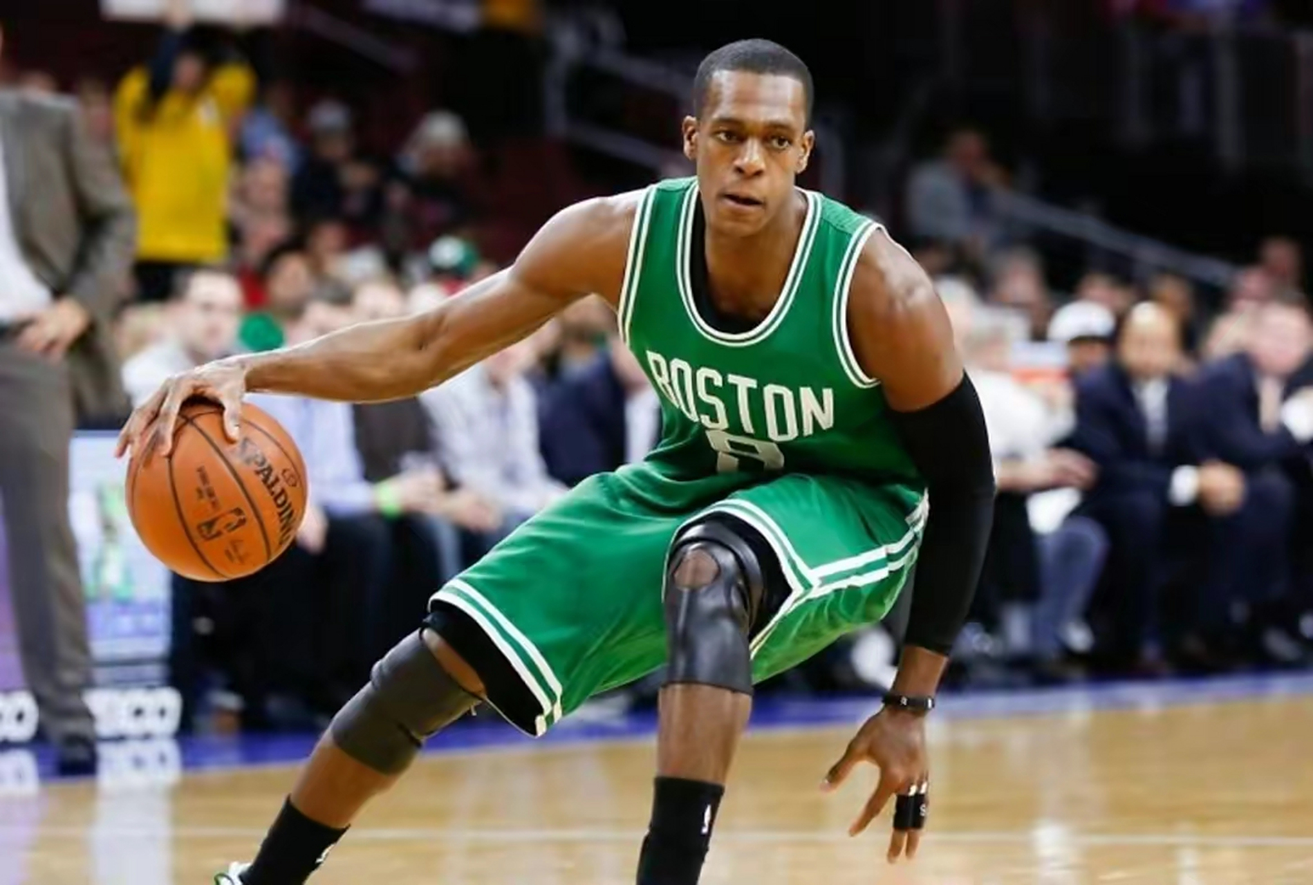 球员时期先后效力凯尔特人,独行侠,公牛,国王 鹈鹕,湖人,老鹰,快船