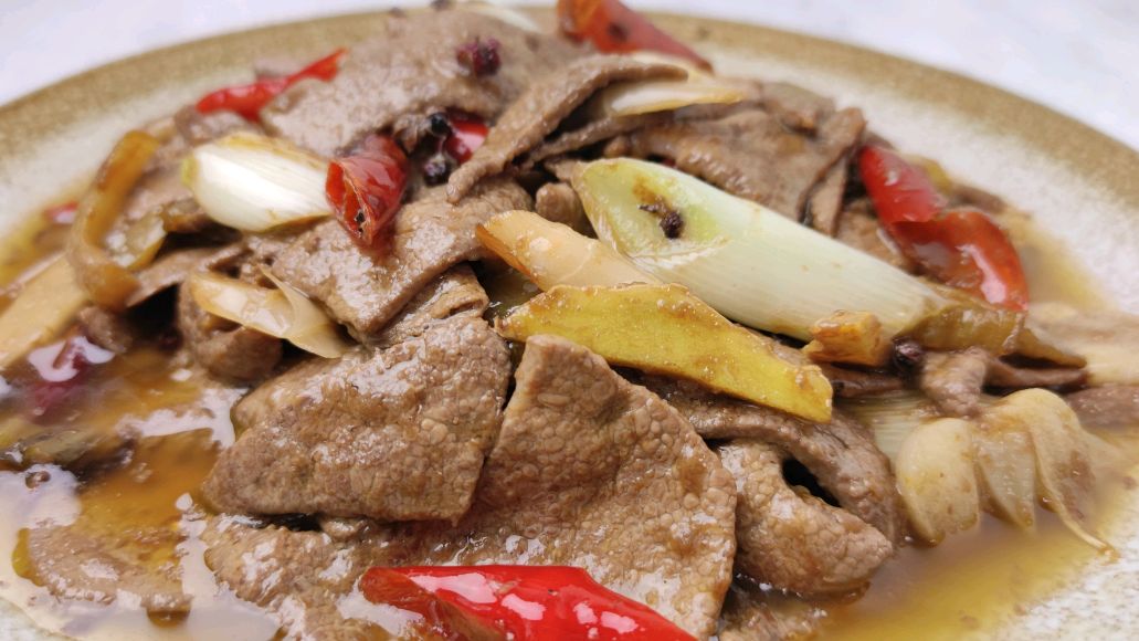 猪肝如何做细嫩没腥味,四川妹子分享家庭爆炒猪肝的小妙招