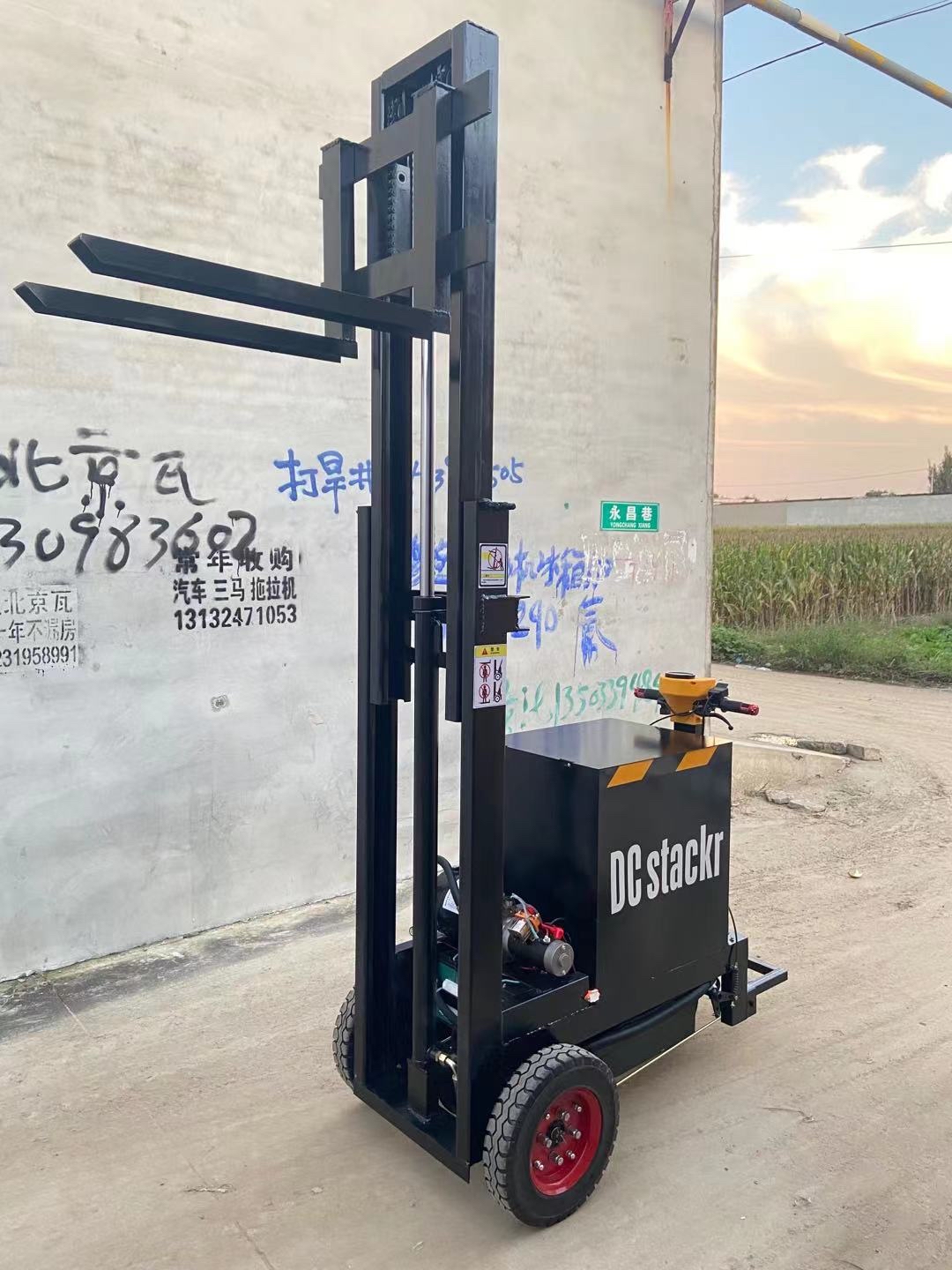 电动小叉车站驾式电动小叉车操作方便