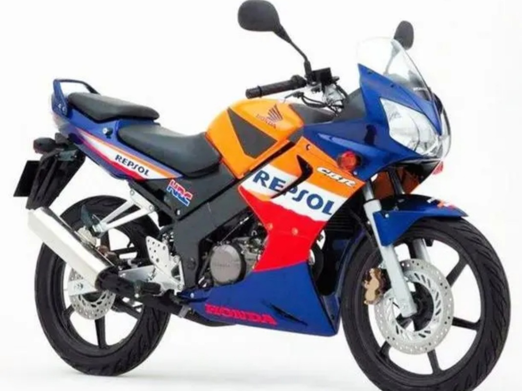 曾经cbr125r仿赛跑车,动力颜值担当,排量仅125c