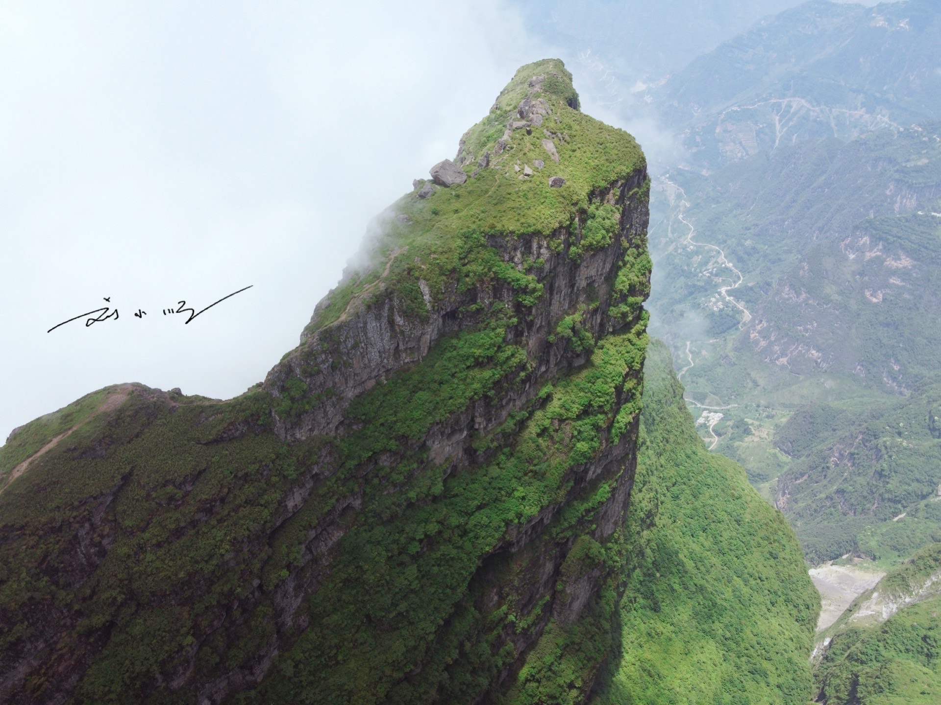 实拍云南昭通鸡公山,三面绝壁,峡谷深达2600米,游客却不多