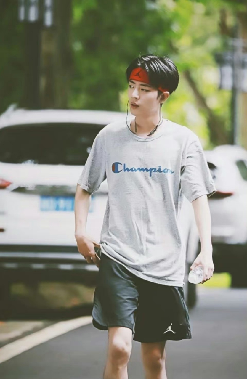 戴发带的战战#肖战