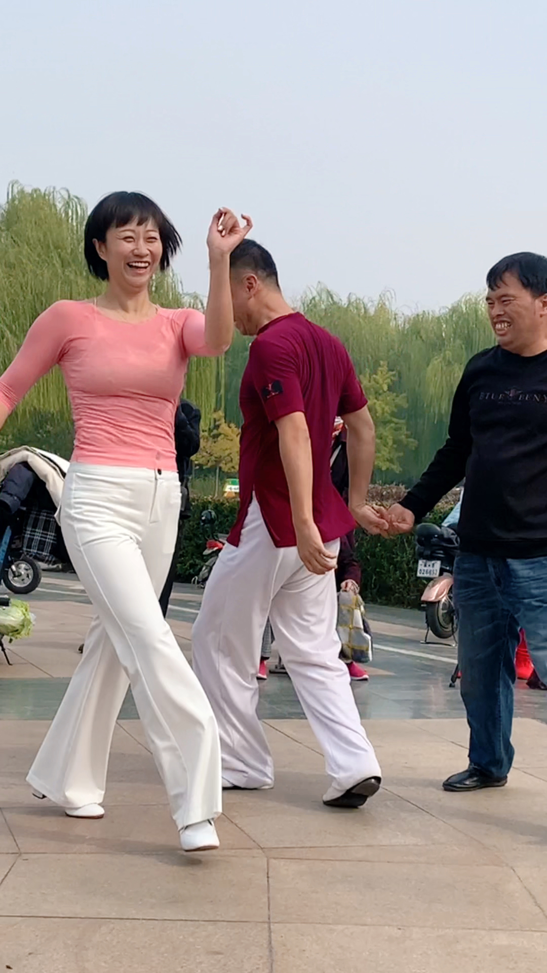 小芳牙哥和小滨跳的舞太好看了-度小视