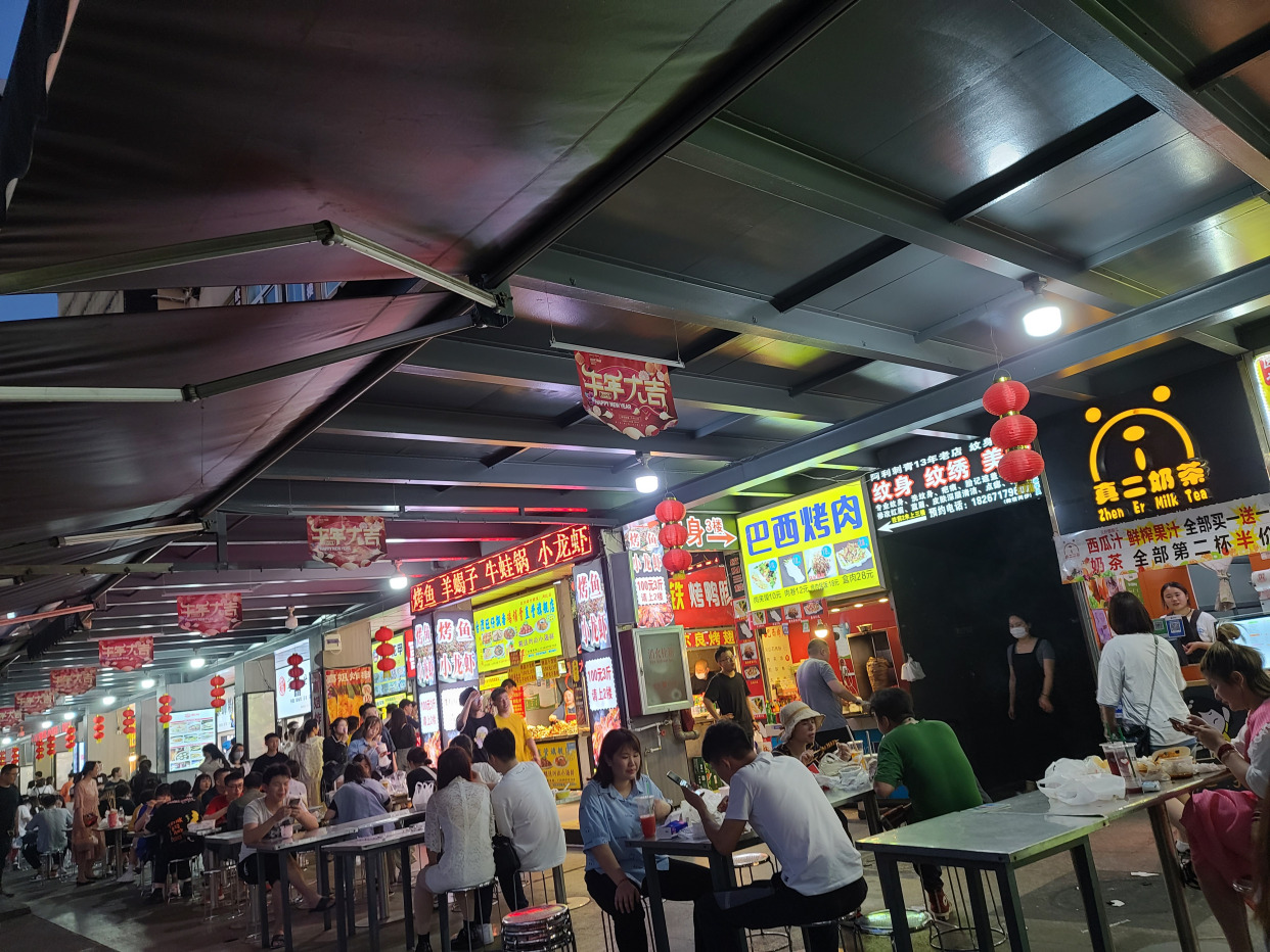 跟着夕阳深入"垃圾街",杭州闻名的美食一条街