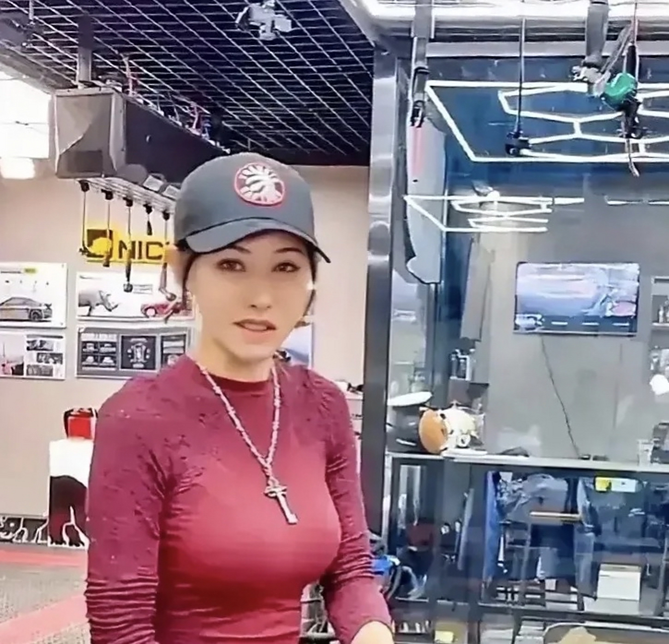 近日,盟主安全官的网上留言板被曝光,视频中盟主安全官表示自己在国外