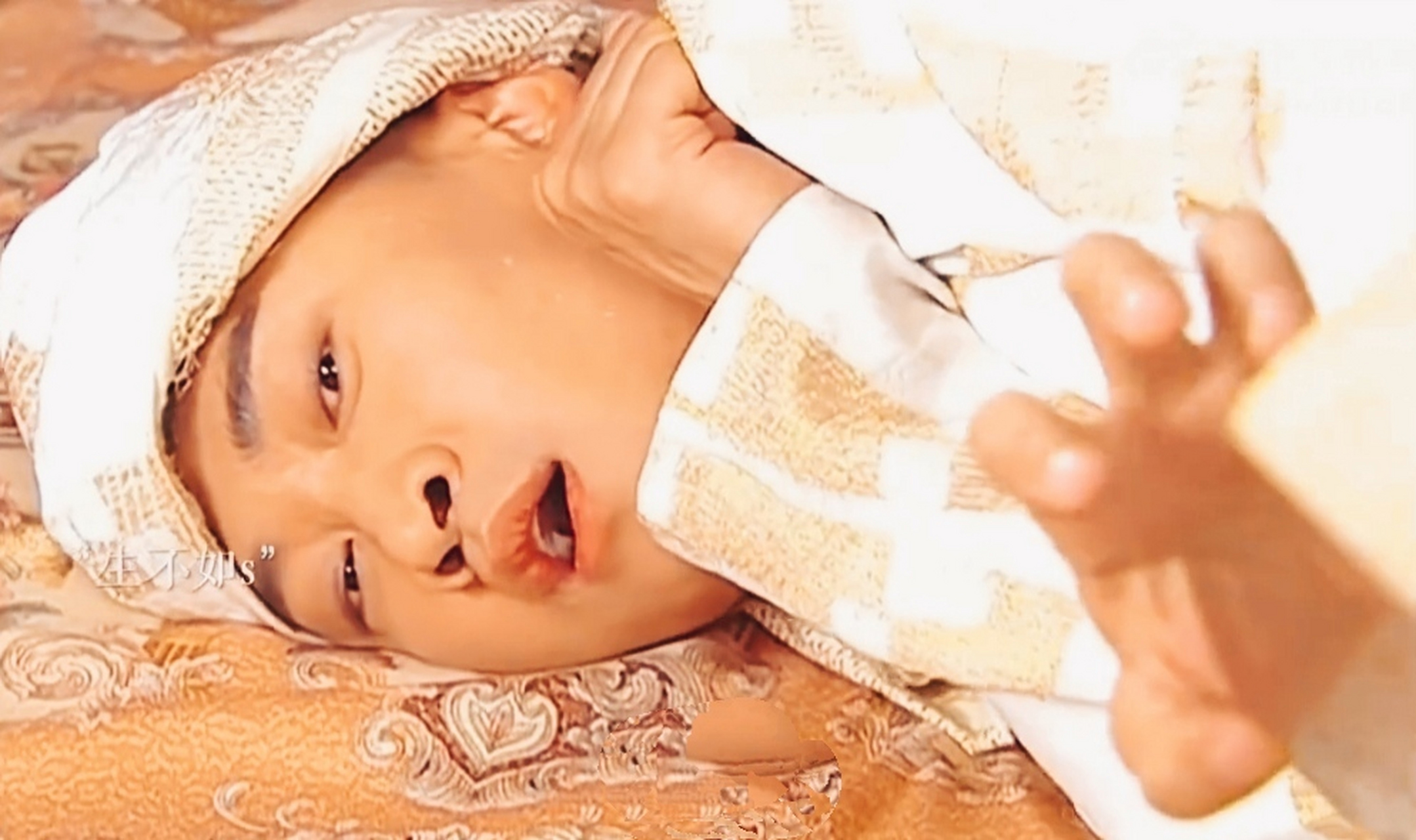 尔康是《还珠格格》里的御前侍卫,被囚禁在无法逃脱.