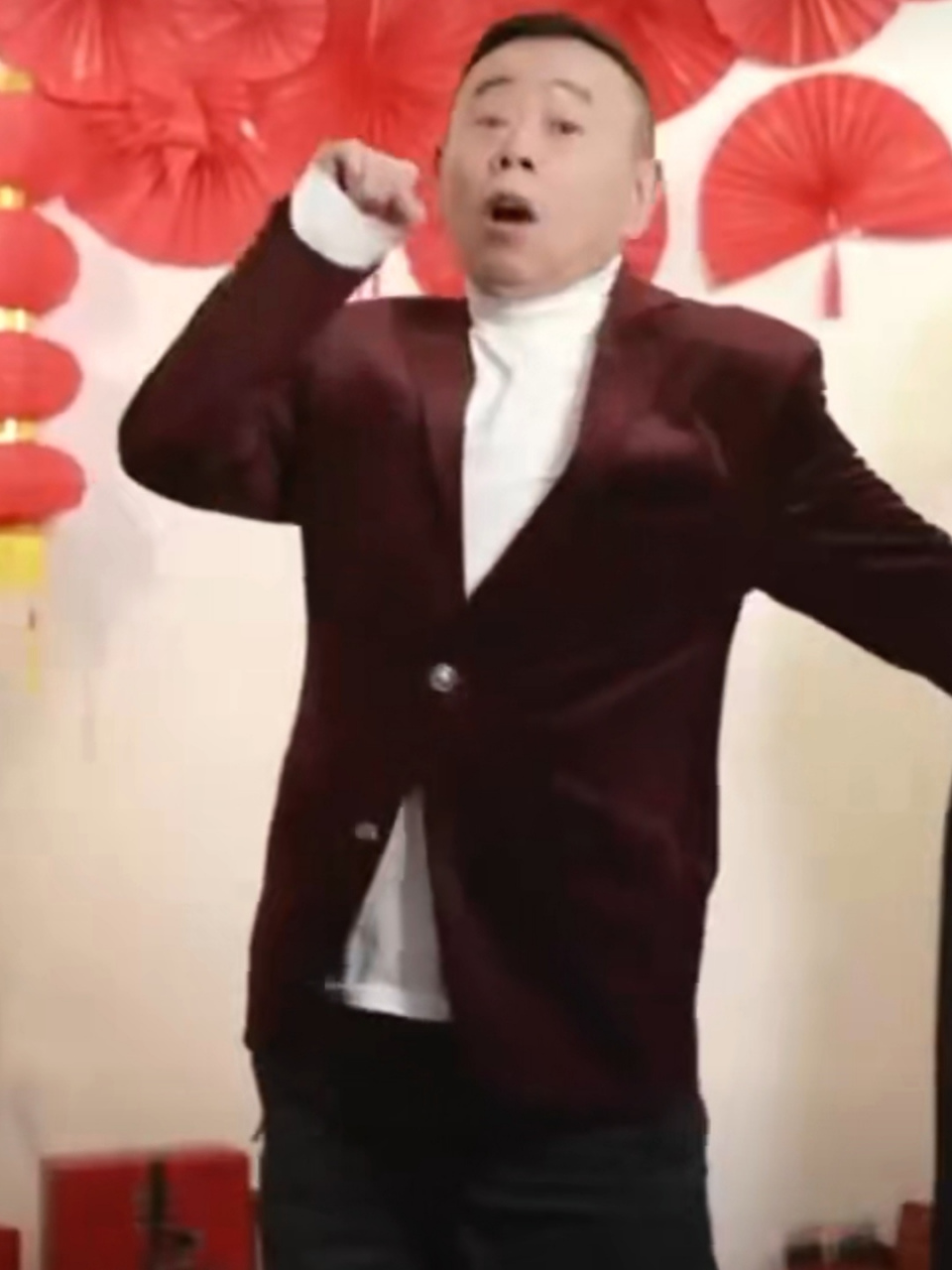 潘长江再跳过河舞重现经典,这个小品真的是很经典呐,一代人的回忆