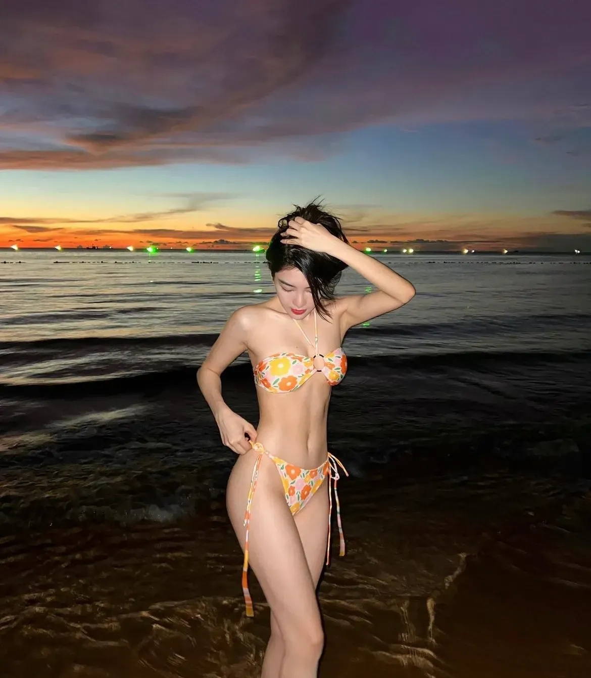 把这幅美丽的照片带回家的小姐姐叫杨晓雪,她是一名优秀的摄影师