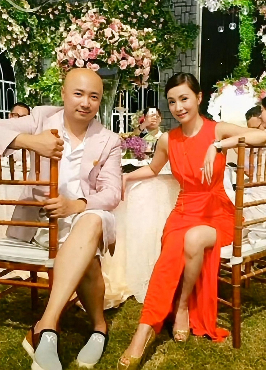 陶虹和徐峥两人因拍摄《春光灿烂猪八戒》相识相恋,最后结婚生子