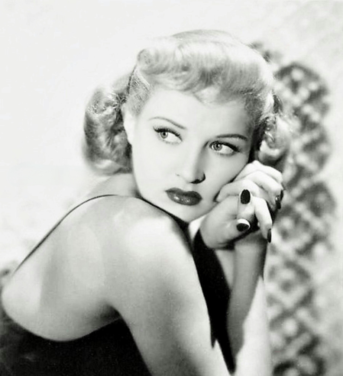 上世纪四十年代,美国好莱坞"电影皇后"贝蒂·葛莱宝的美照.