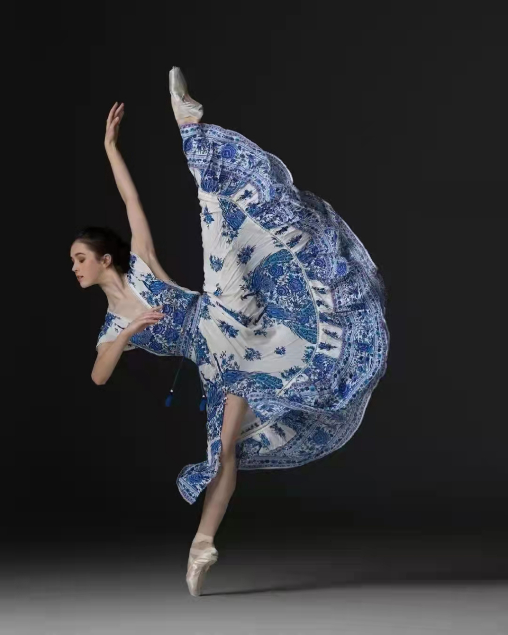 当芭蕾舞者穿上"青花瓷.