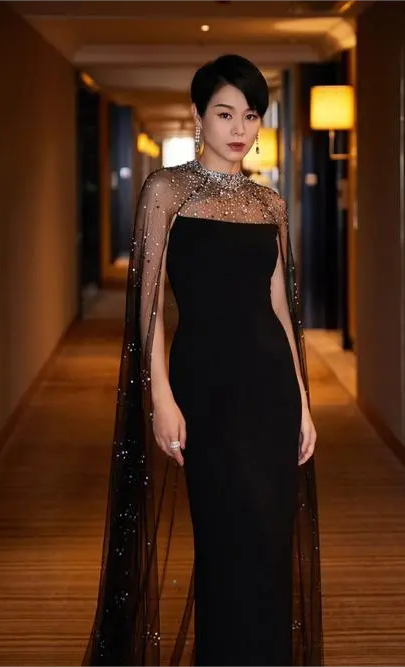 气质大变样!胡杏儿身材魅力尽失,换上裸色礼服裙后体态变化太大