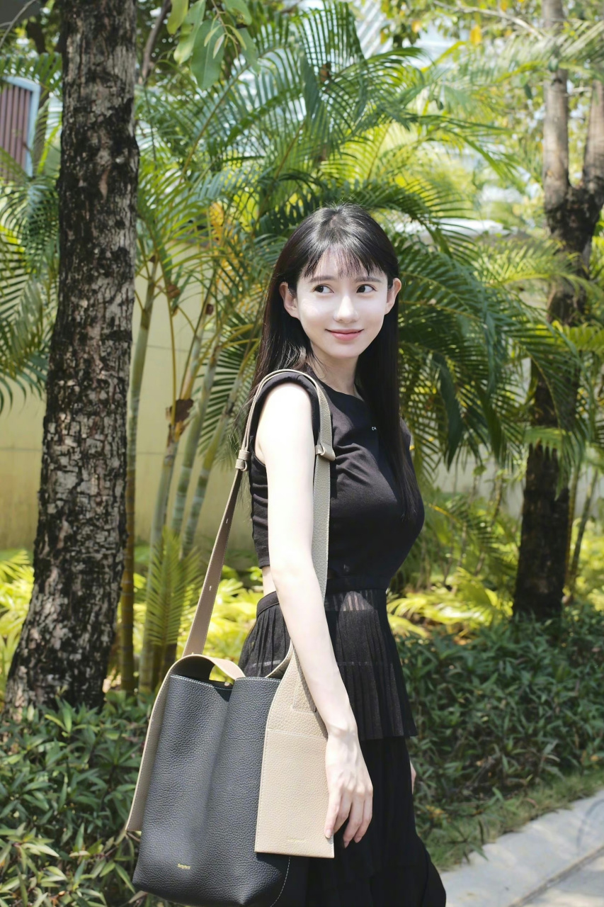 刘萌萌修长的美腿[打call][打call][打call]