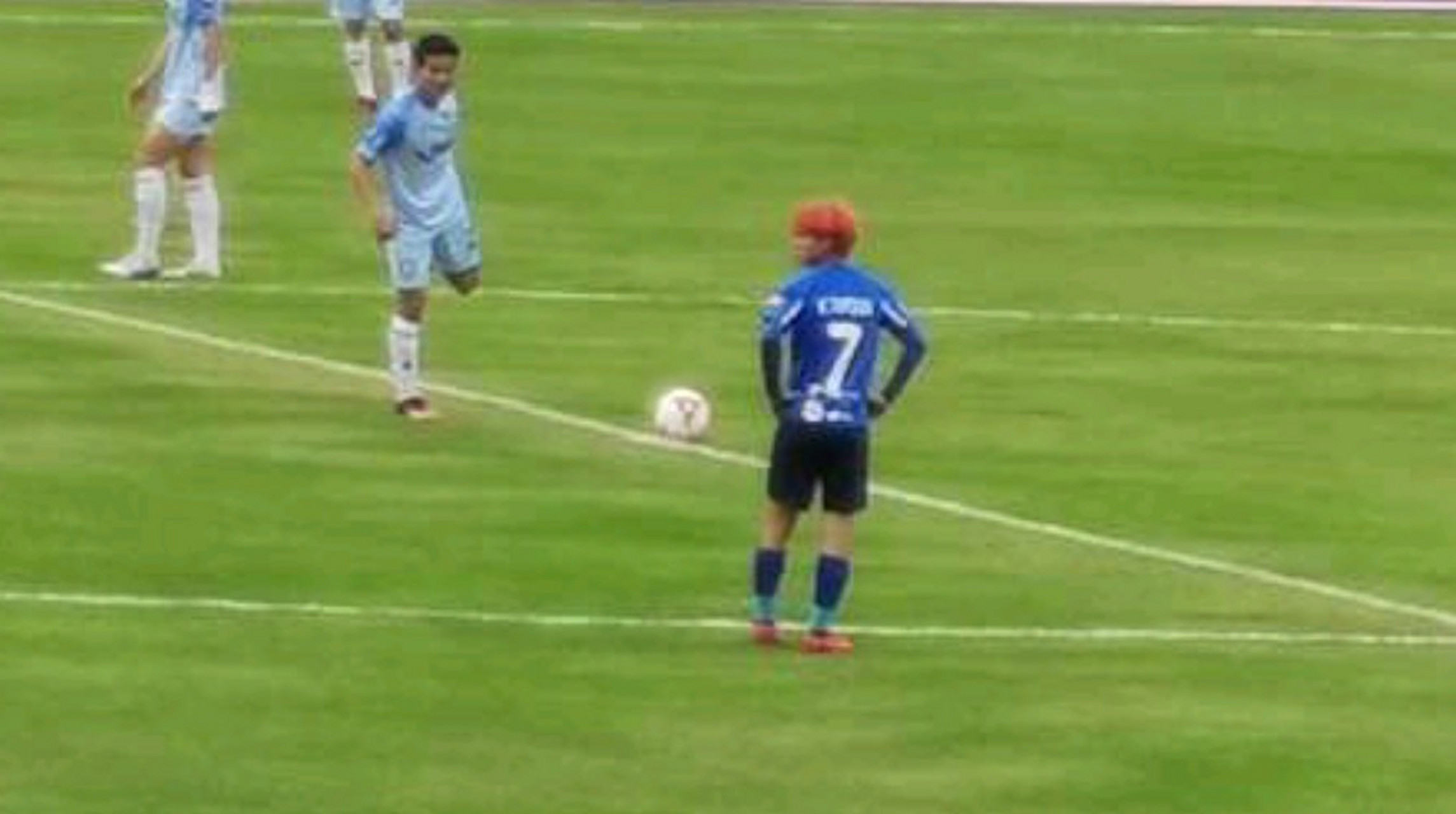 酷似樱木花道,东莞莞联球员凯赛尔染了一头红发 4月22日,中甲联赛正式