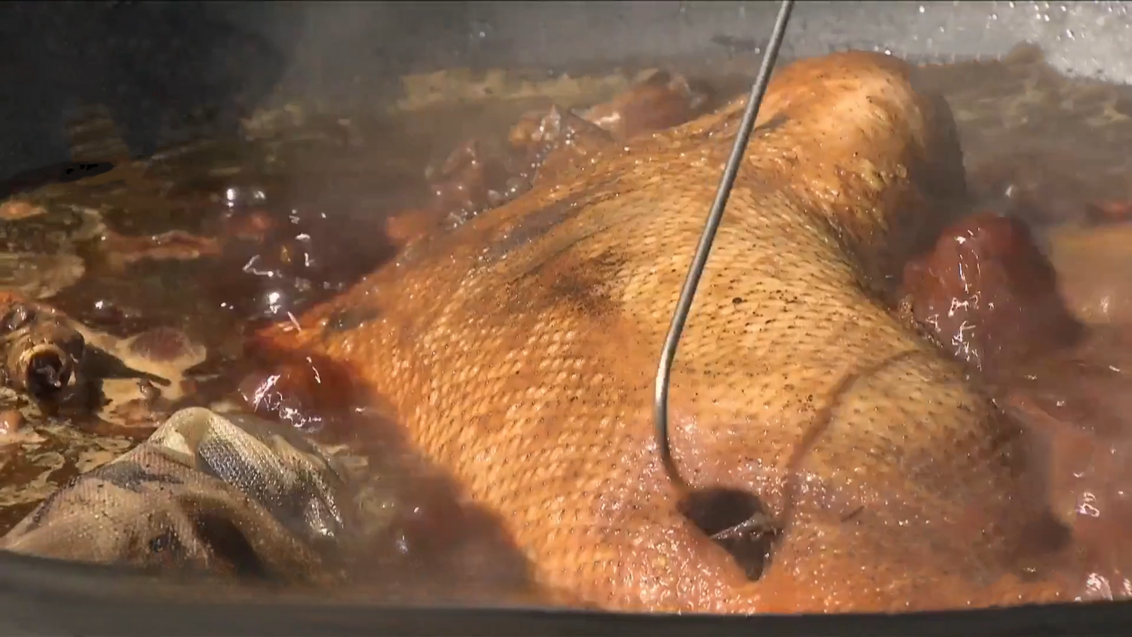 非遗传承人手把手教您做卤鹅!