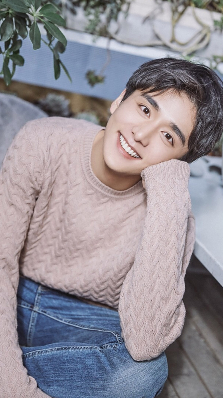 张新成李兰迪泰国游正脸照# 张新成李兰迪泰国同框正脸照曝光.