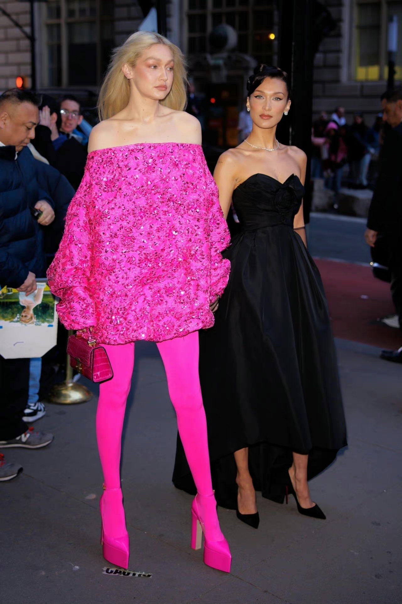 gigi贝拉两姐妹同框对比太虐,贝拉再次被姐姐秒成渣?