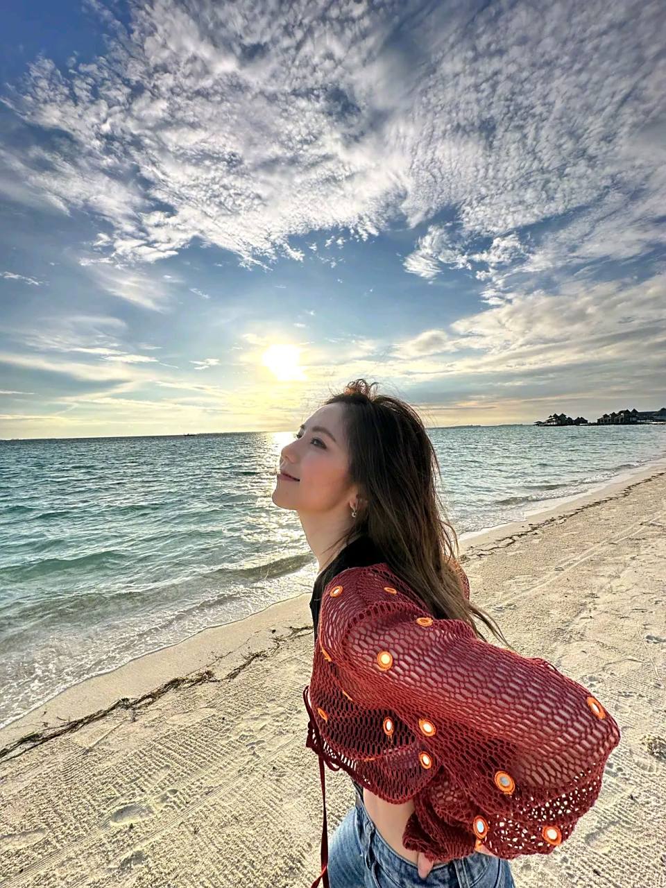 邓紫棋在马尔代夫拍的海边写真太美了,小蛮腰真细#一眼沦陷# #人气超