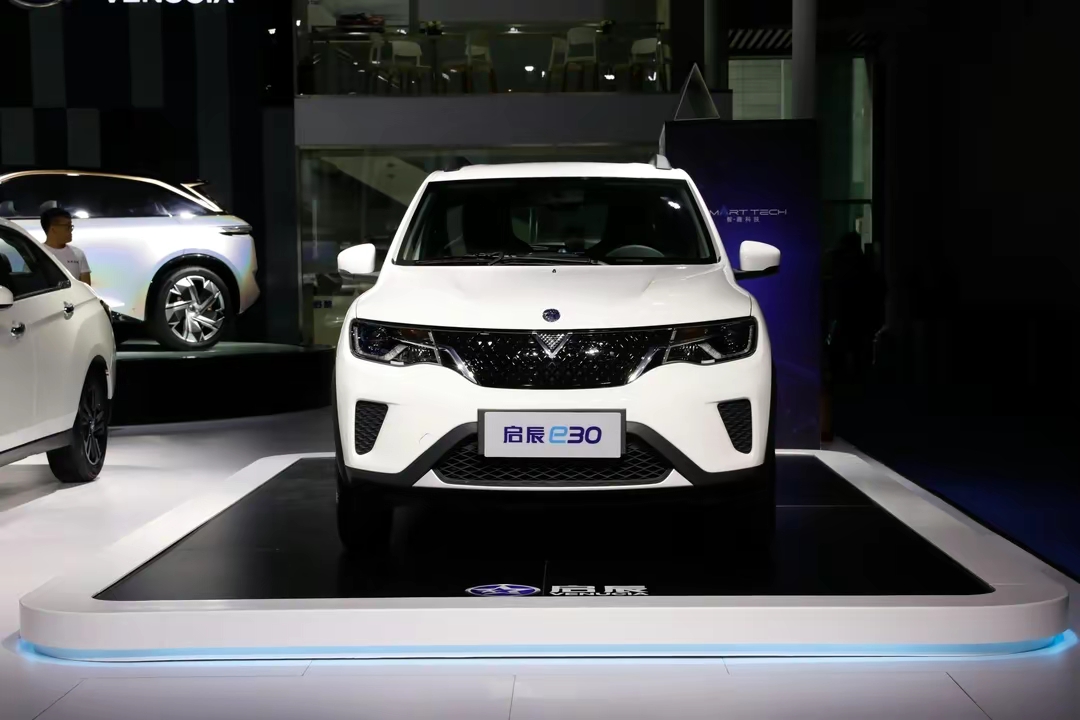 这款车还有其它多个版本,比如国内在售的启辰e30东风风行t1ev东风风光