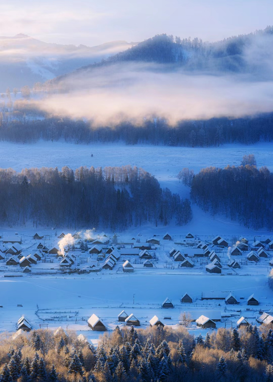 我喜欢色彩斑斓的世界,但却最喜欢拍摄与雪有关的一切,雪山雪景,从
