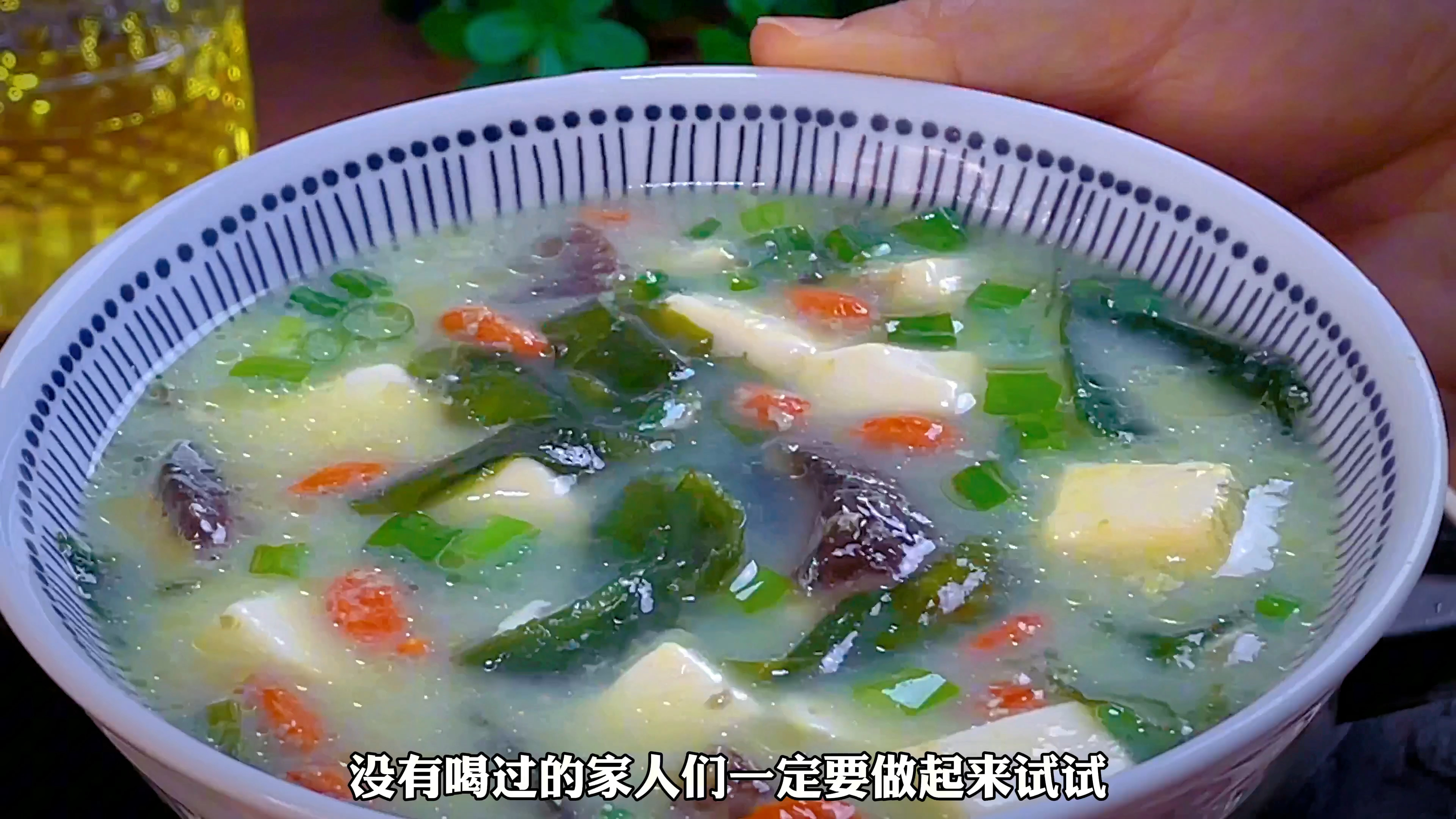 今天给大家解锁一个皮蛋的新吃法，很多人都没吃过，非常好吃