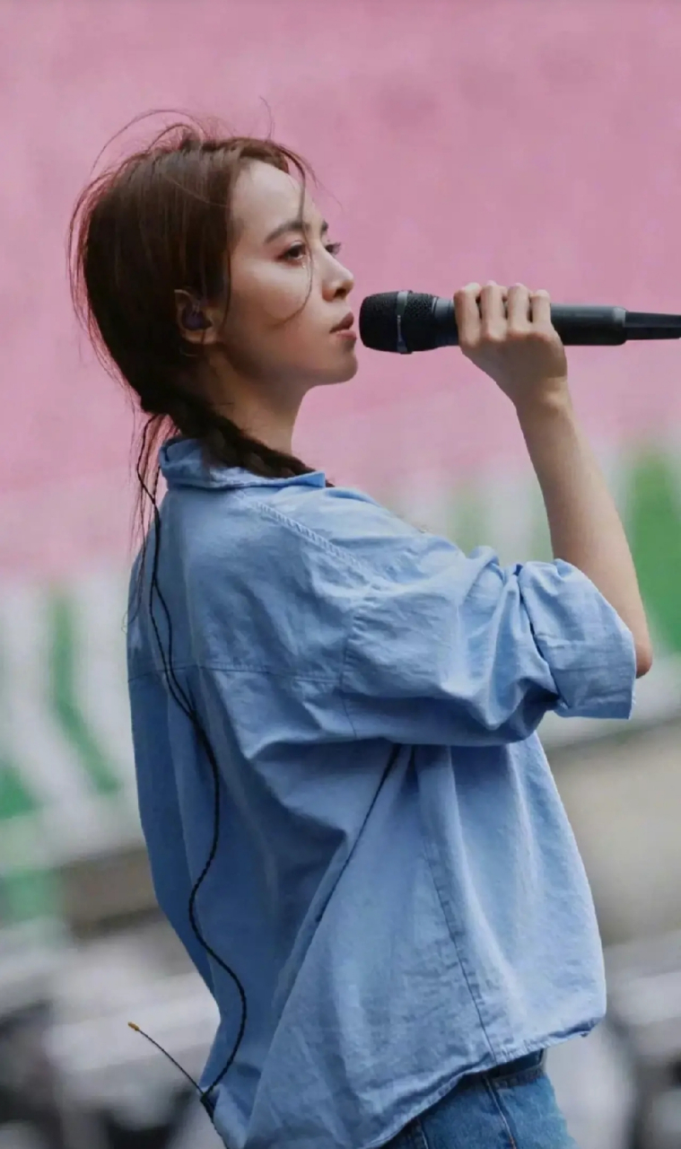 蔡依林侧颜好美,鼻子好挺!