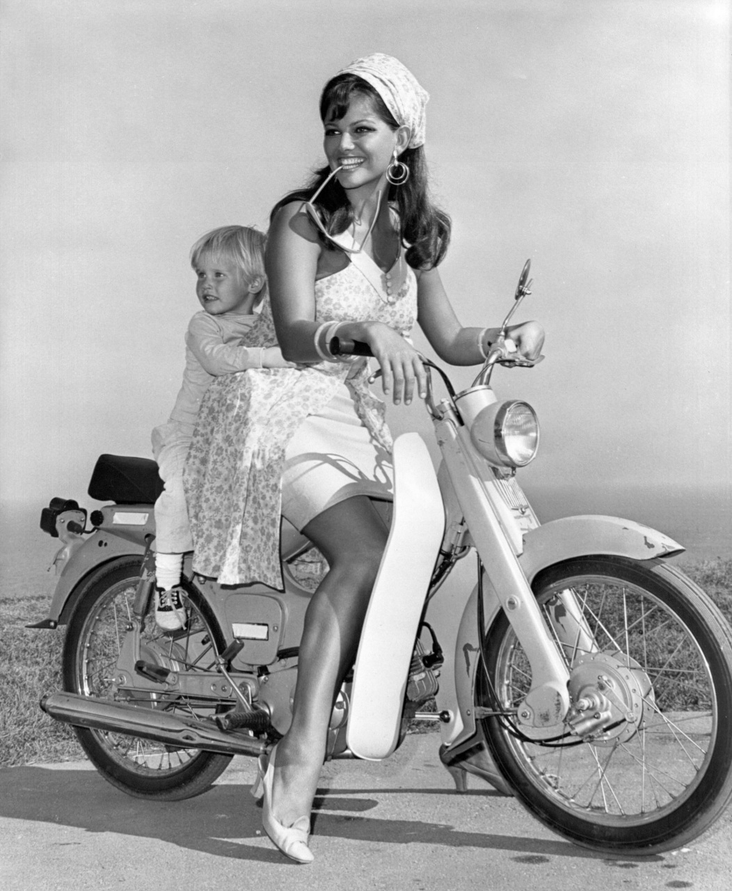 意大利女演员克劳迪娅·卡汀娜,以野性魅力著称,与索菲亚·罗兰,吉娜