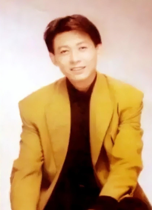 程前离婚28年,又娶小20岁妻子,51岁做父亲,前妻的人生道路怎样