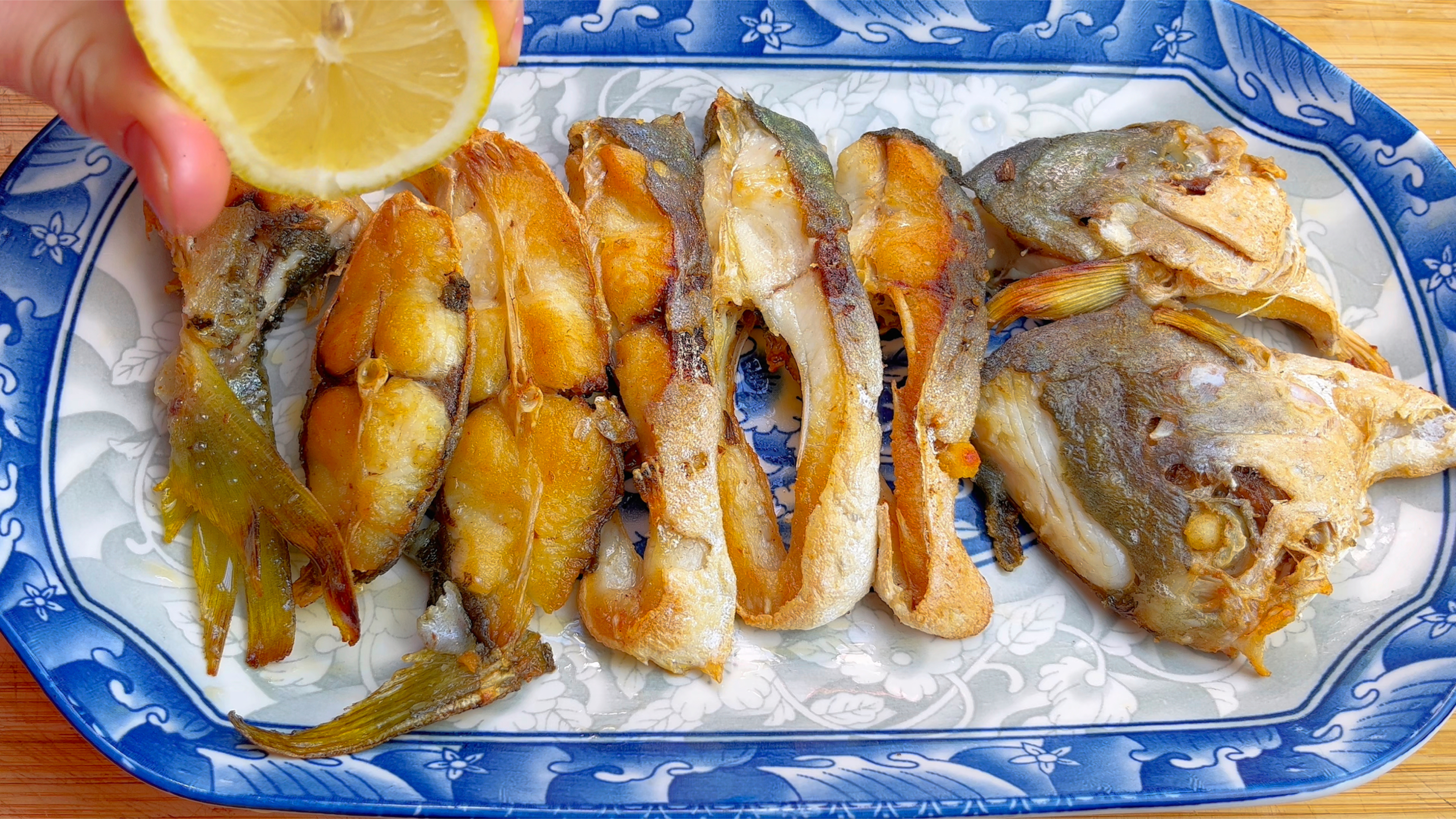 26块买条金鲳鱼,做一道非常开胃好吃:柠檬金鲳鱼,太鲜香了