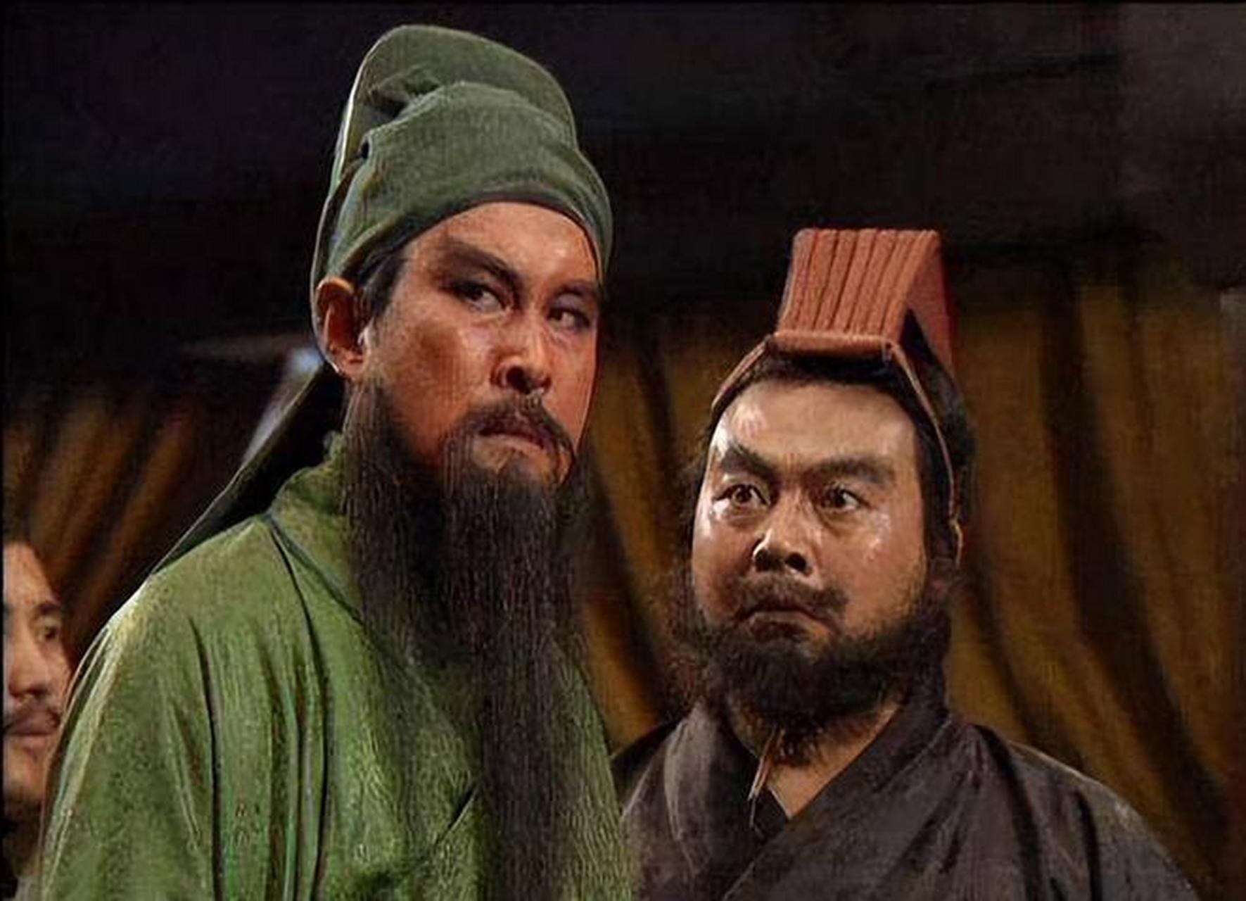 有一点不可理解,张飞是屠宰和杀猪卖肉的,关羽是是卖枣的小商贩,都不